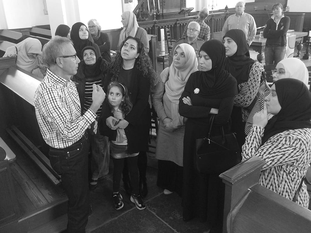 moslima's op bezoek in de Oudshoornse kerk in Alphen aan den Rijn